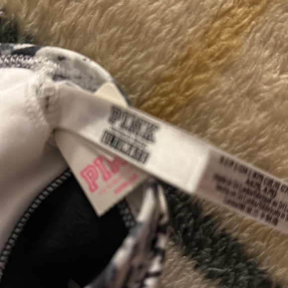 PINK  Ultimate Sports Bra NWT - Picture 3 of 3